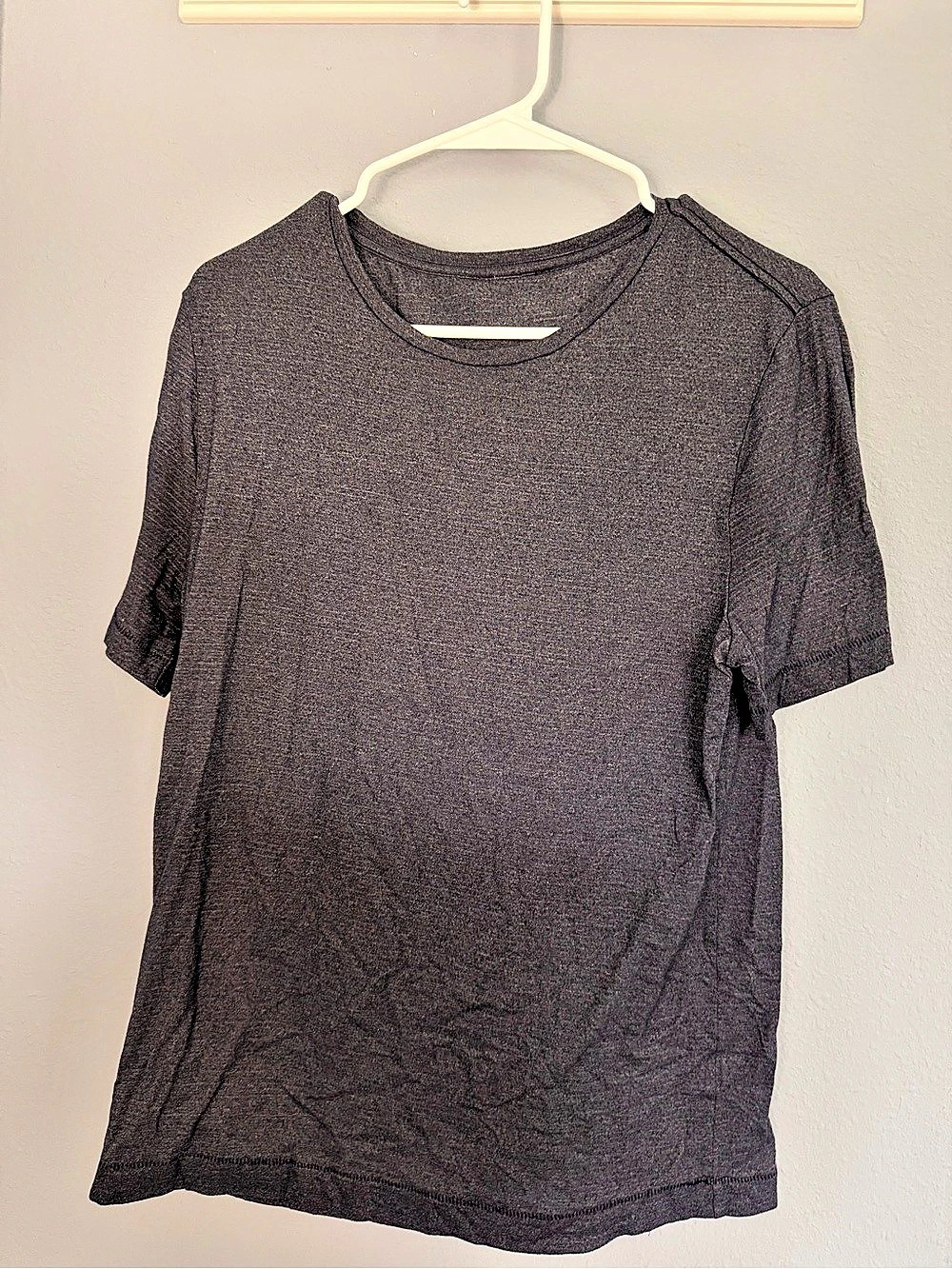 Lululemon Short Sleeve Athletic Tee in Gray Size Small